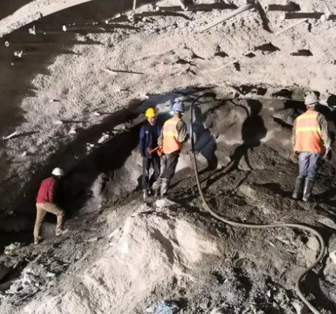 陵川拱顶带模注浆料的施工流程及注意事项